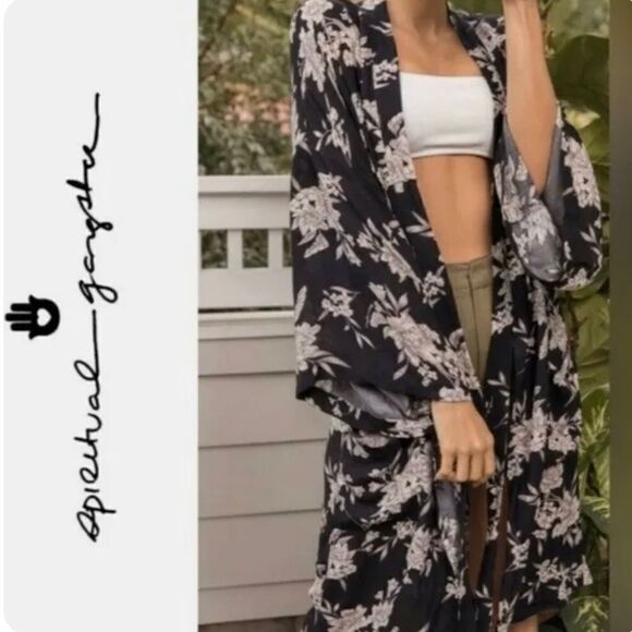 Spiritual Gangster Amanda 3/4 Sleeve Lightweight Kimono - Picture 4 of 9